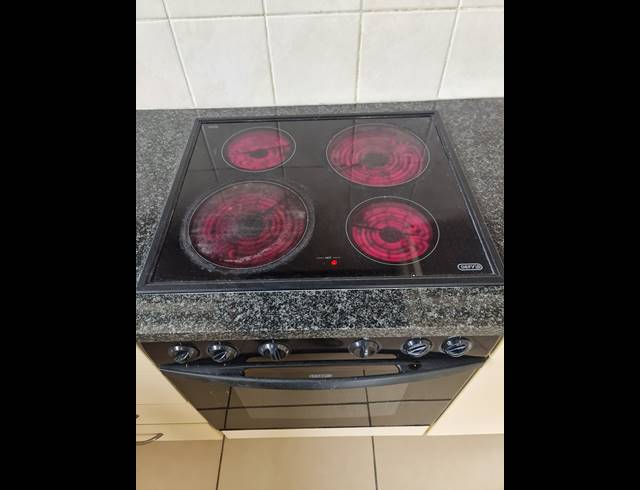 2 bed property to rent in ESSENWOOD